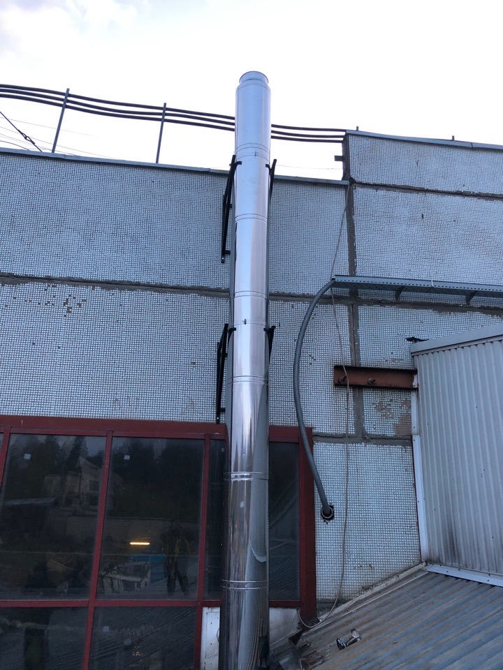 Сэндвич дымоход от дизельного котла, смонтирован и изготовлен нами.